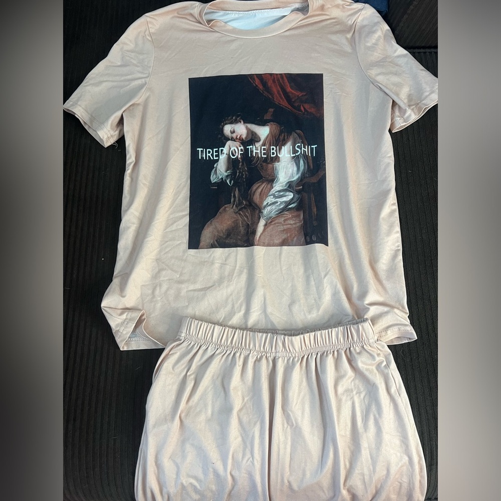 Size small. Tan shirt sleeve and shorts set . Worn once . Runs kind of big .